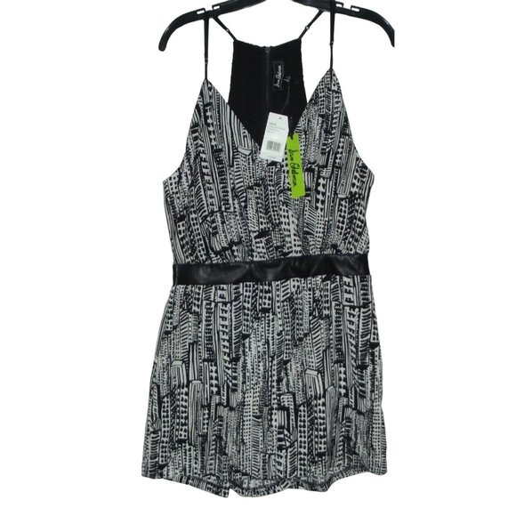Sam Edelman Shorts Romper Size Medium Black White Modern Geo Print Wrap V-neck - Picture 1 of 11